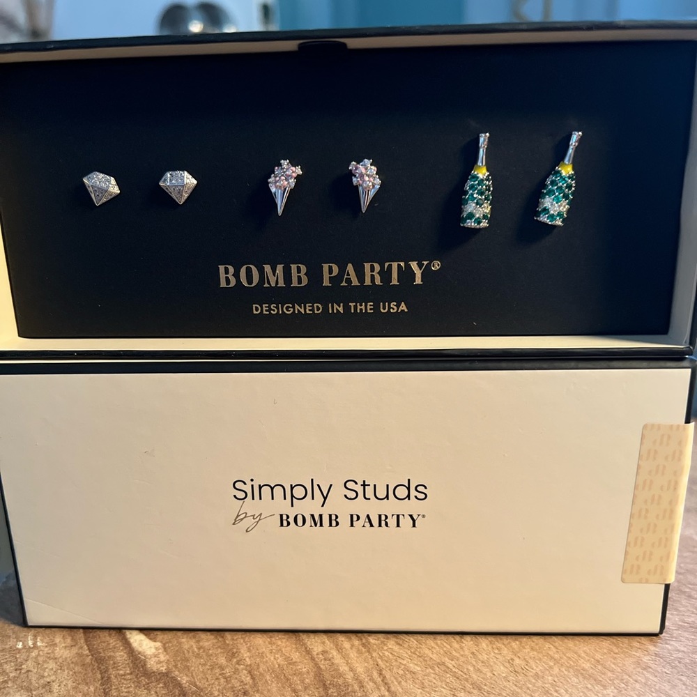 Bomb Party Simply Studs 2023